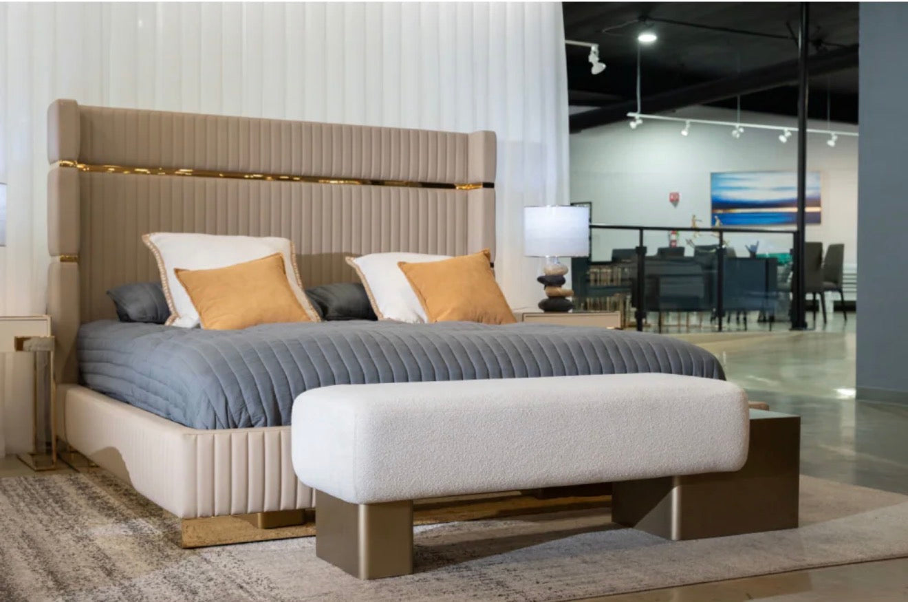 Casa Milano – Modern Triumph Upholstered Bench (White Fabric & Gold Base)