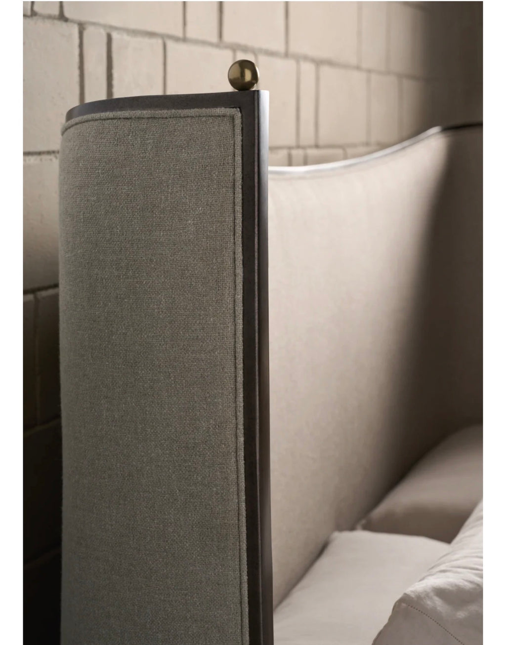 Casa Milano – Gray Fabric Bed | Caracole Provence (Queen)