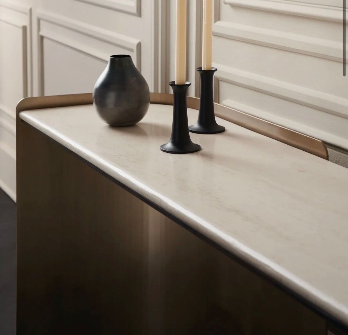 MOVEMENT CONSOLE/DESK