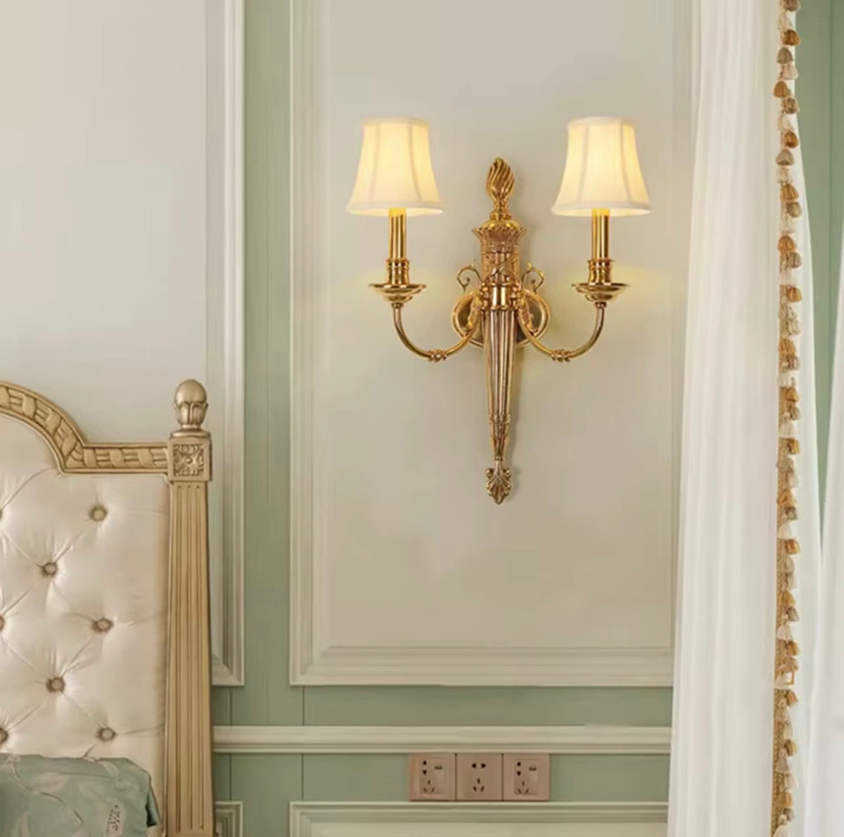 Chateau Versailles Antique Brass Wall Sconce
