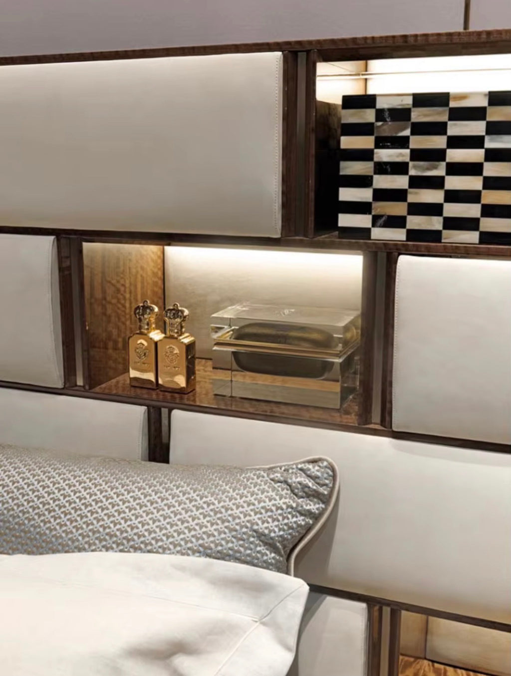 🛌 Casa Milano Trianon Royal Bed