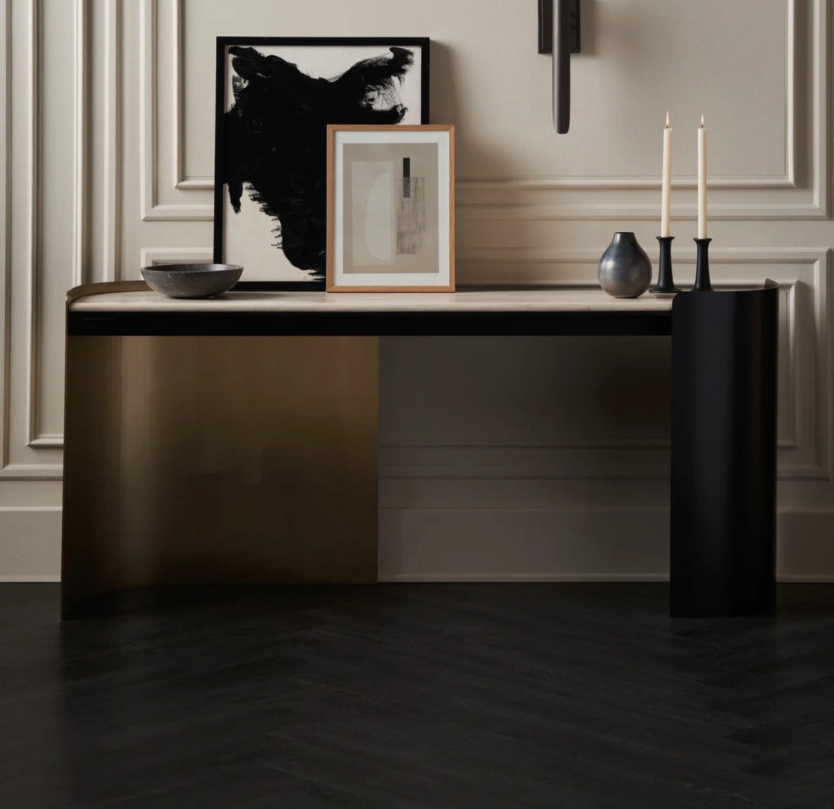 MOVEMENT CONSOLE/DESK