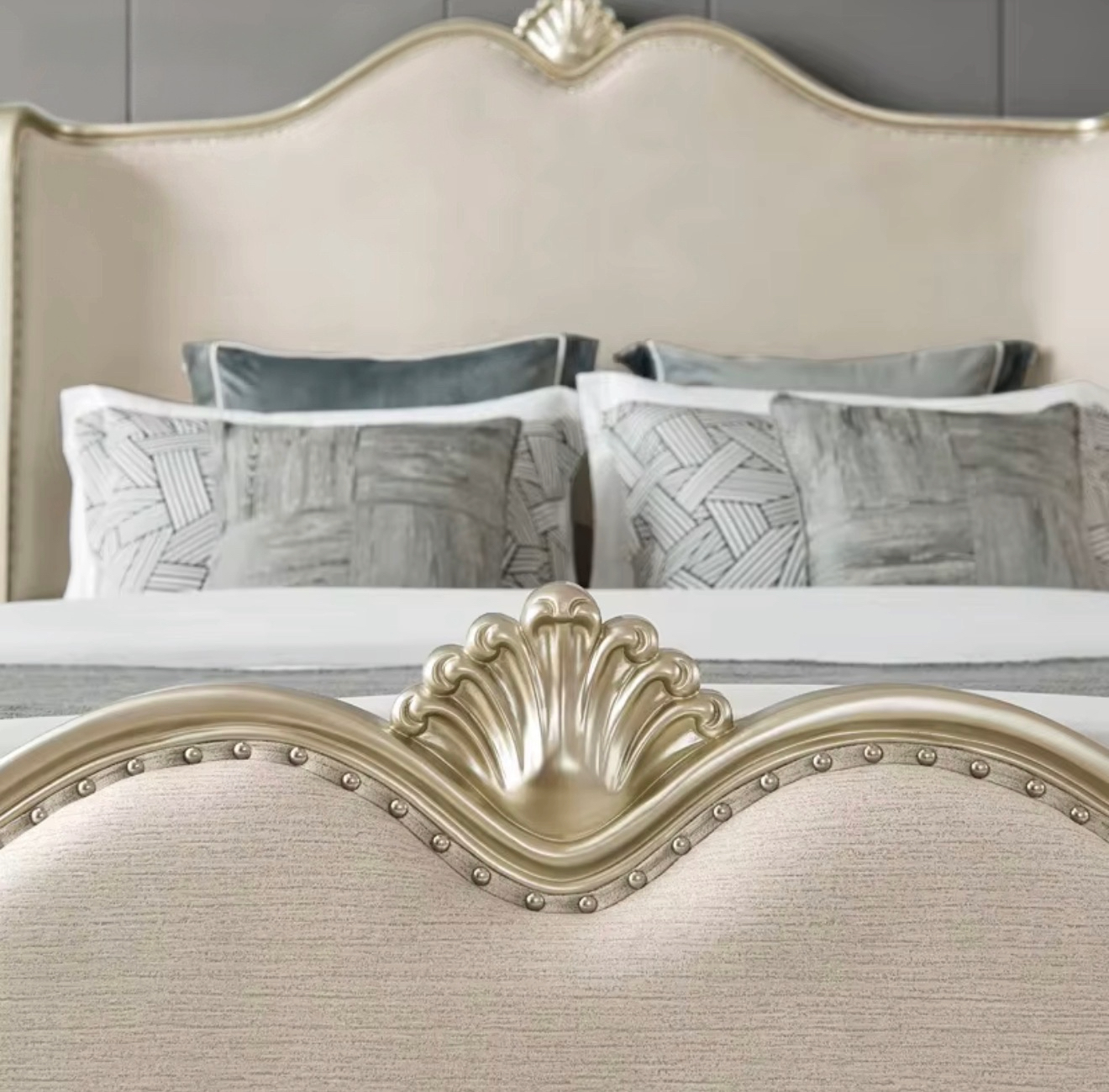 Casa Milano Élégance Upholstered Luxury Bed