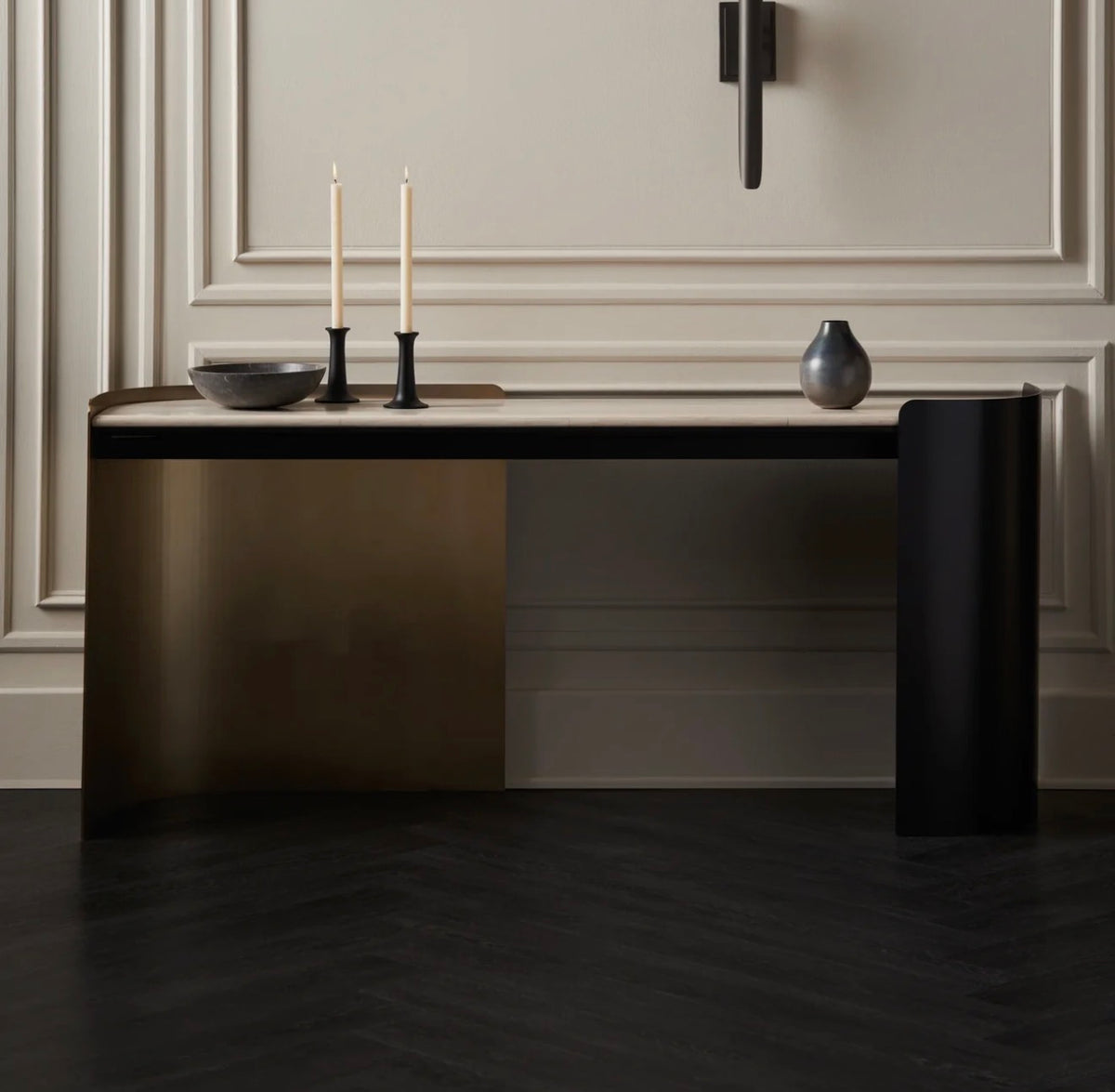 MOVEMENT CONSOLE/DESK