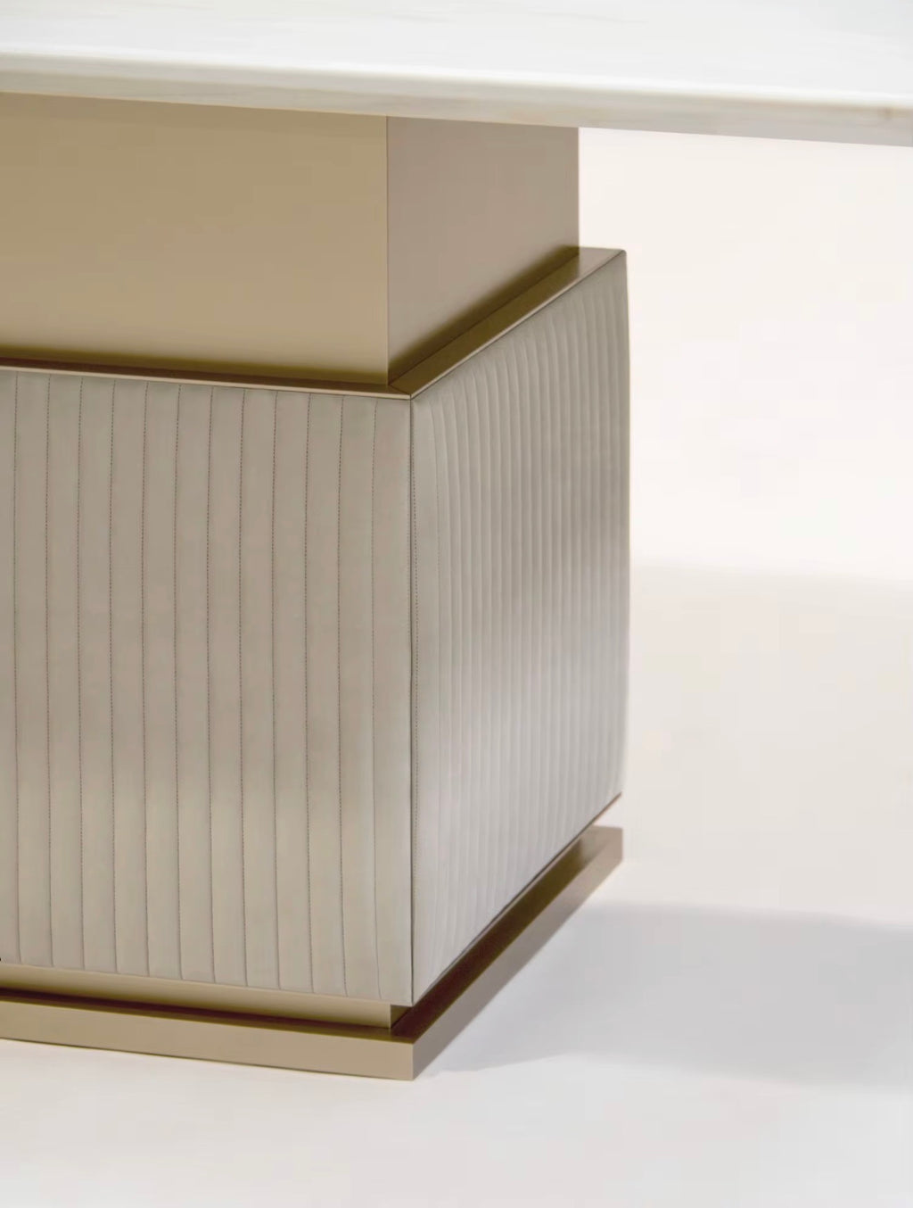 Casa Milano – Lucienne Signature Dining Table