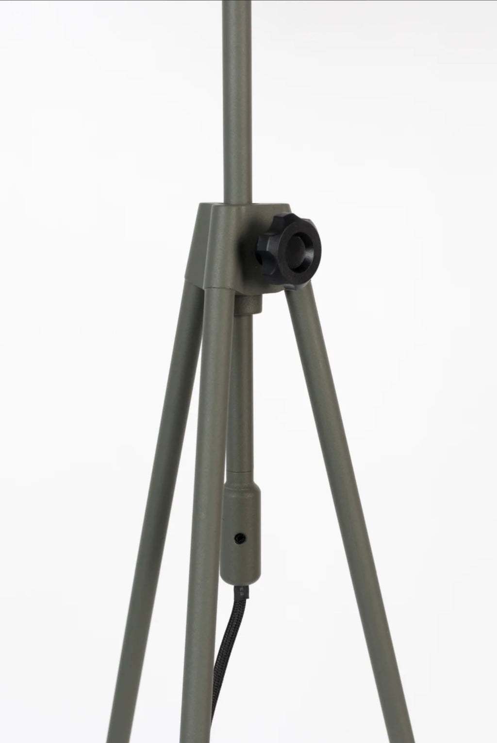 Casa Milano – Zuiver Lesley Adjustable Tripod Floor Lamp