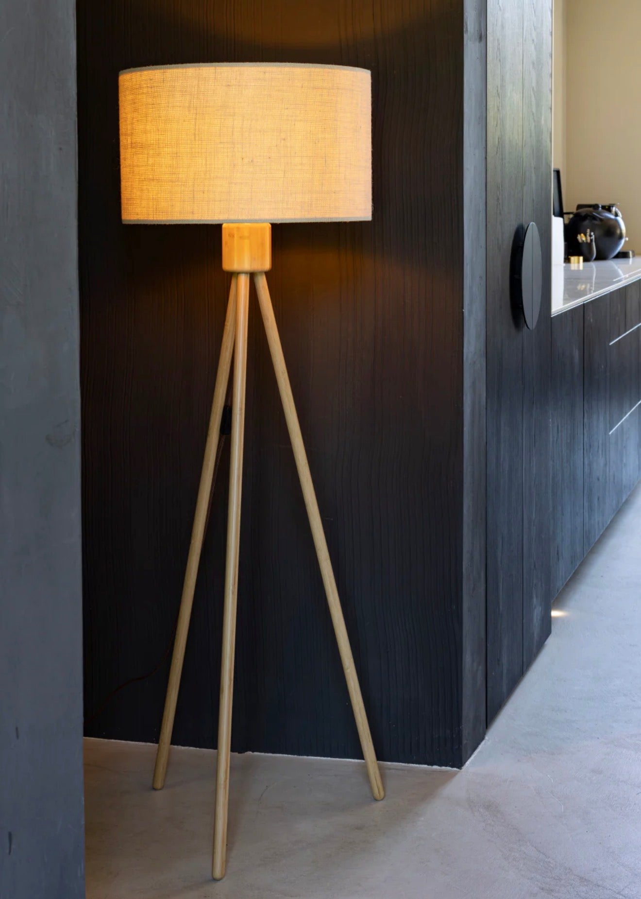 Casa Milano – Zuiver Fan Minimalist Tripod Floor Lamp