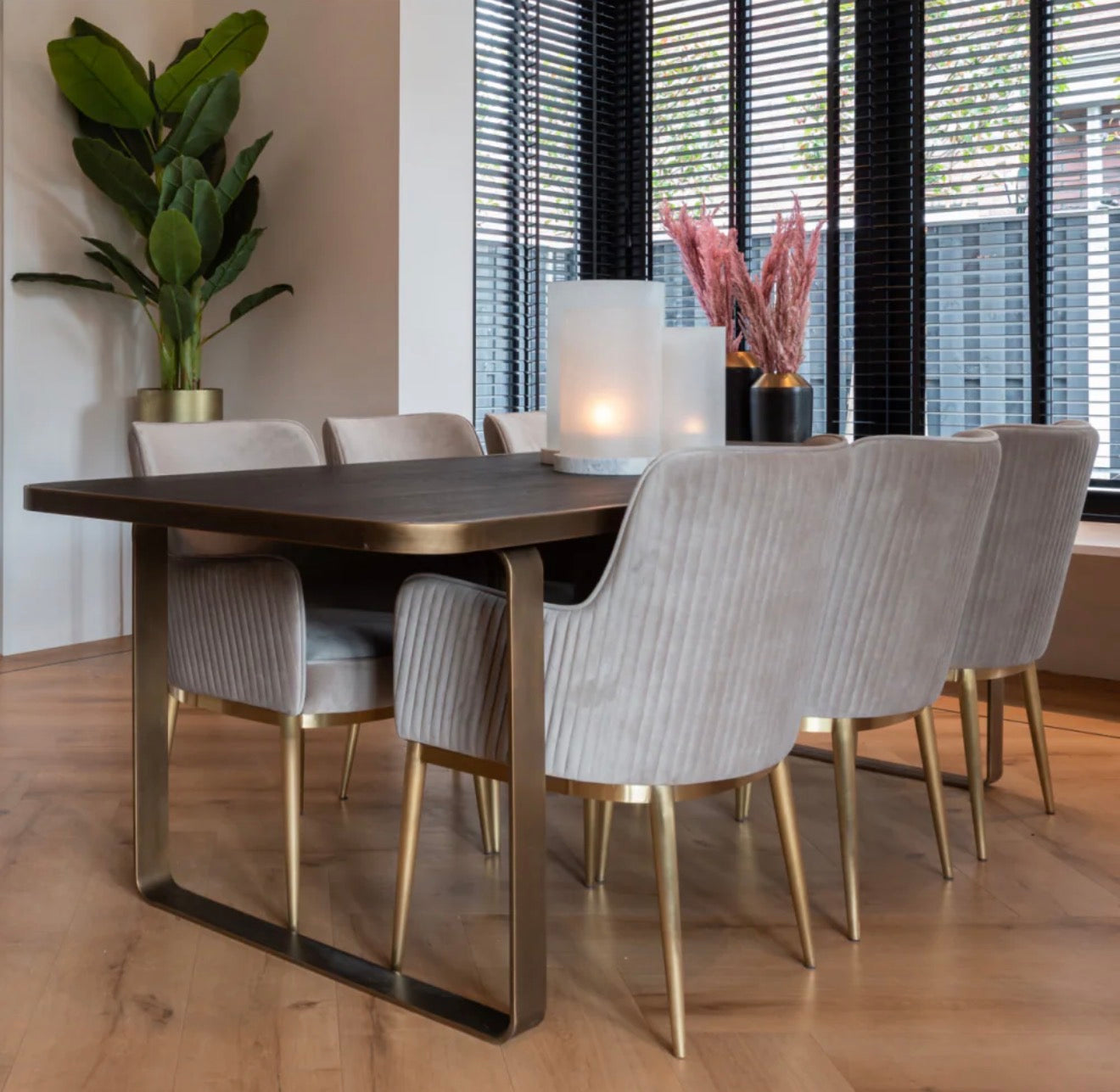 Casa Milano – Richmond Interiors Breeze Velvet Dining Armchair