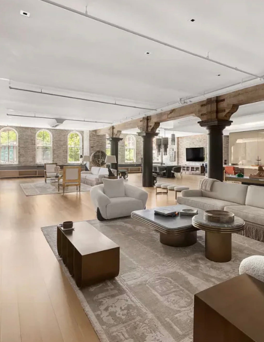 Casa Milano – Sculptural Horus Table Lamp | Modern Luxury Statement Lighting