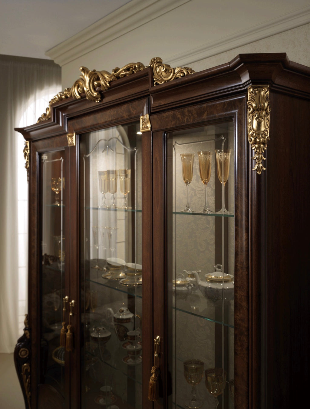 Casa Milano – Donatello 3-Door Italian Luxury China Cabinet